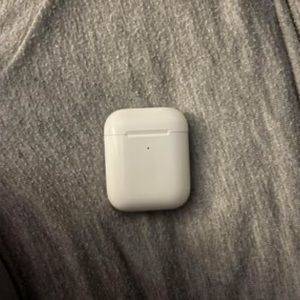 Apple AirPod 2nd generation.